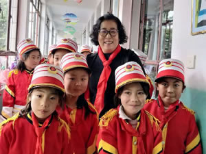 為智慧慷慨解囊，憑知識(shí)扶危濟(jì)困